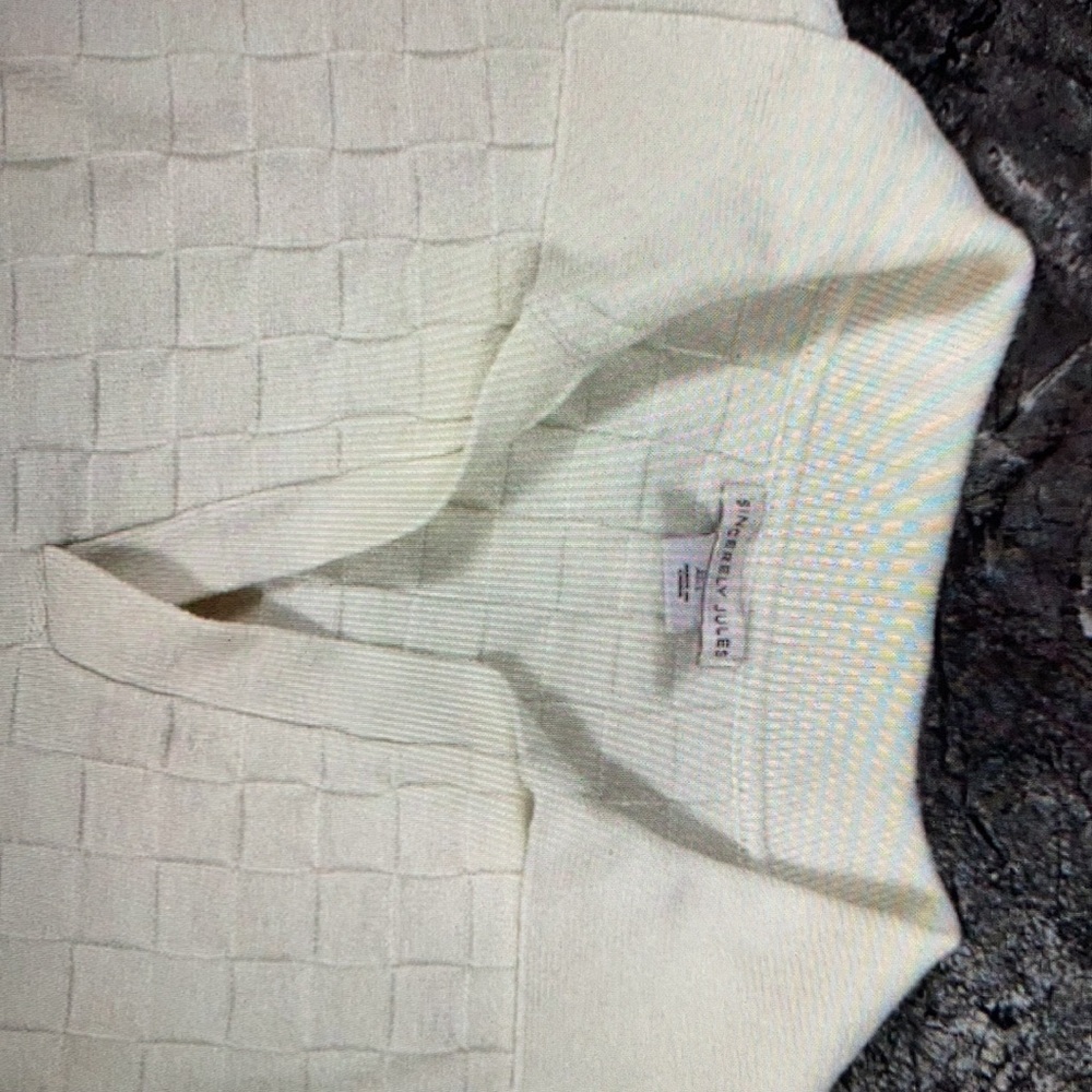 V-neck waist cropped sweater